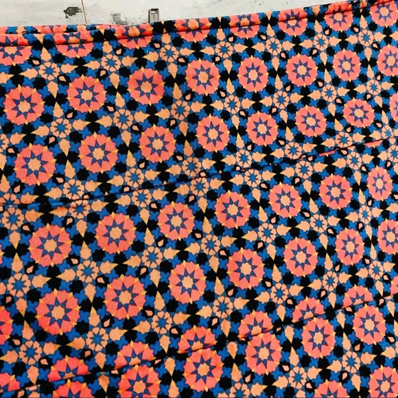 VOLCOM Patterned Mini Skirt - Picture 4 of 7